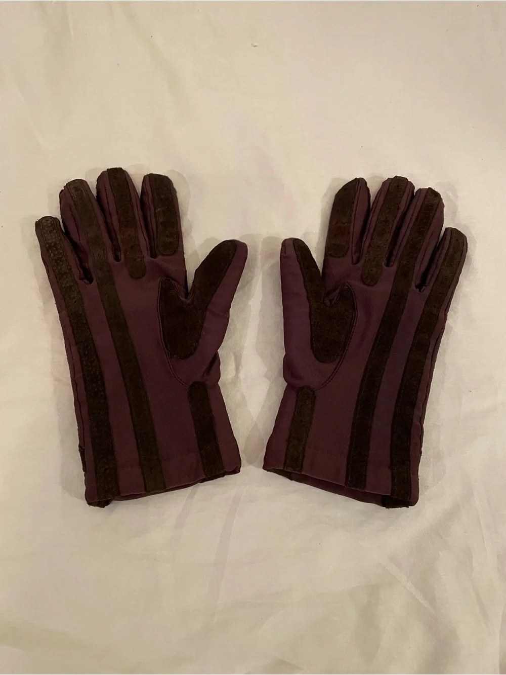 isotoner Women's Plum and Dark Brown Two-Tone Gloves - Picture 2 of 7